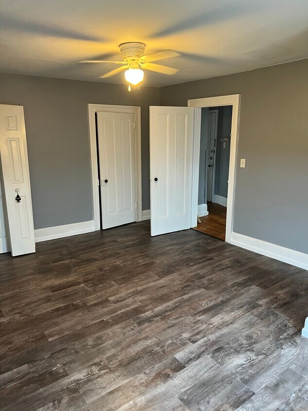 308 N Gridley St Unit 3, Bloomington, IL 61701 Apartments in Bloomington, IL