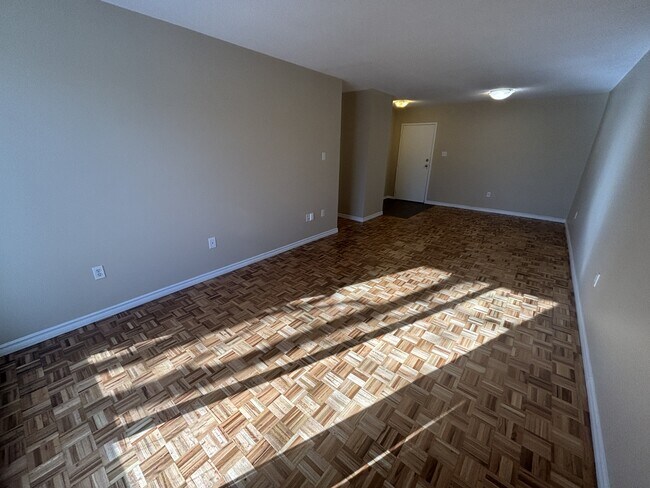 Building Photo - 225 Old Carriage Dr