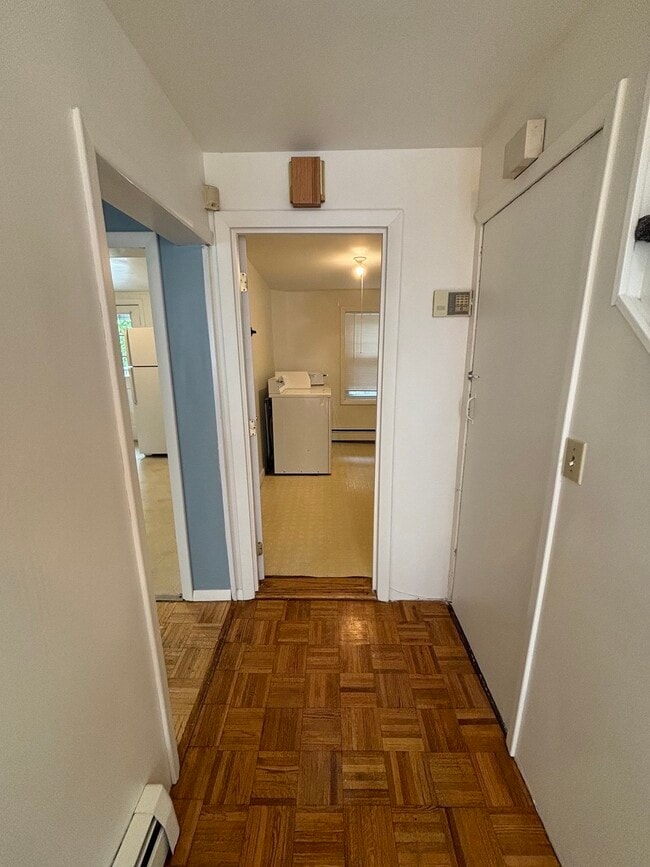 Building Photo - 164 Bowen St