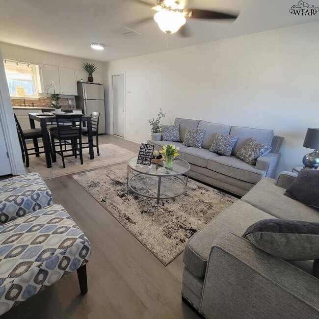 Foto del edificio - 1309 Harvey Dr