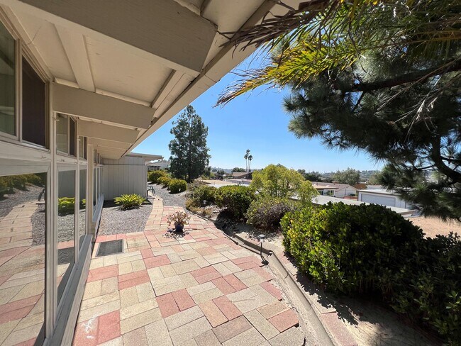 Building Photo - 3685 Vista Campana N