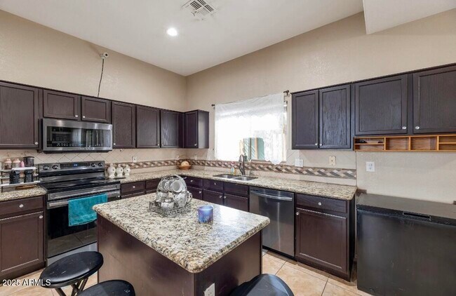 Foto del edificio - 15628 N 156th Ln
