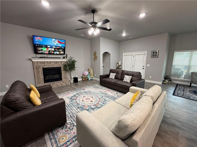 Foto del edificio - 941 Sundance Ln