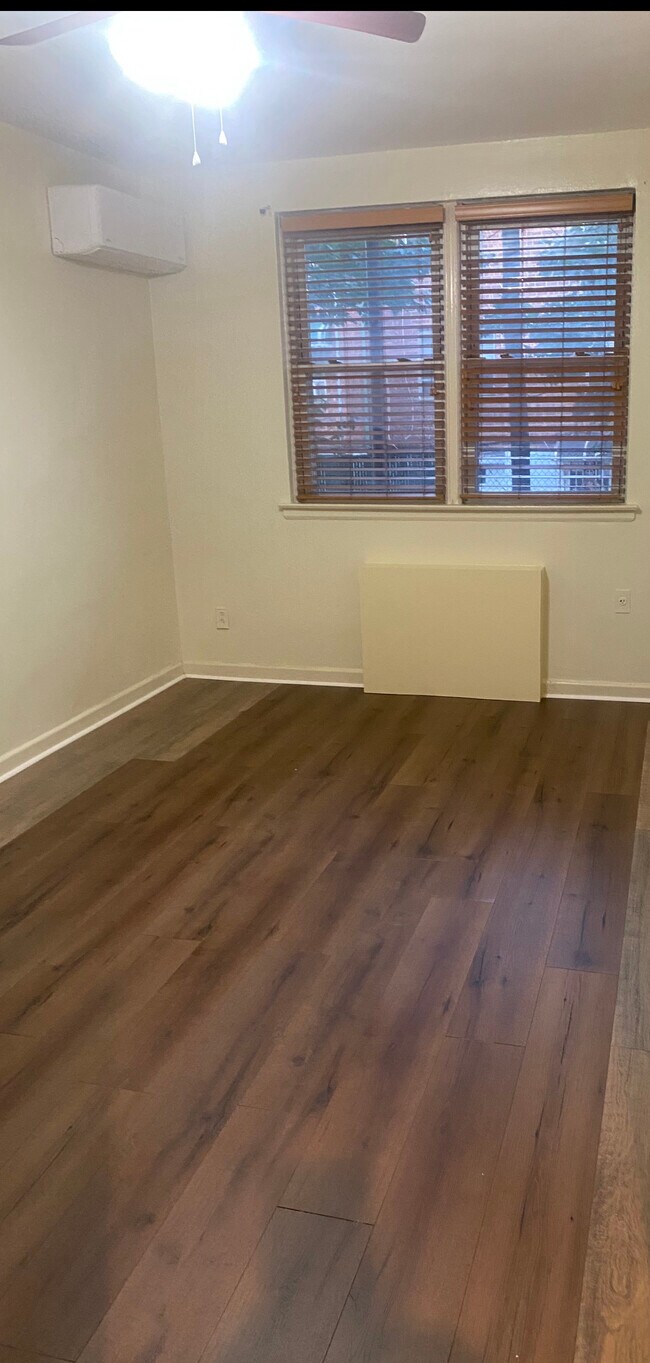 Foto del edificio - 1191 E 55th St