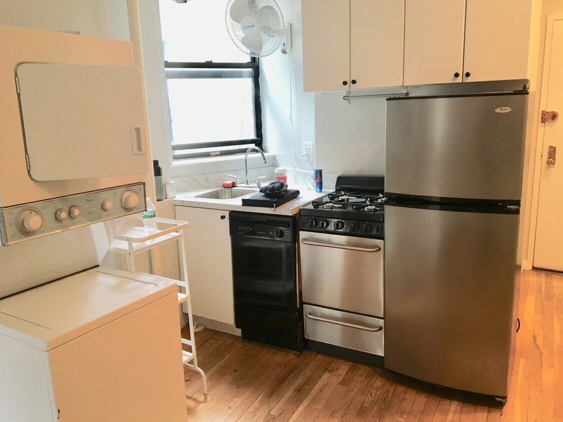 Primary Photo - 66 W 109th St