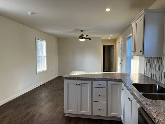 Foto del edificio - 4191 Jordan Rd