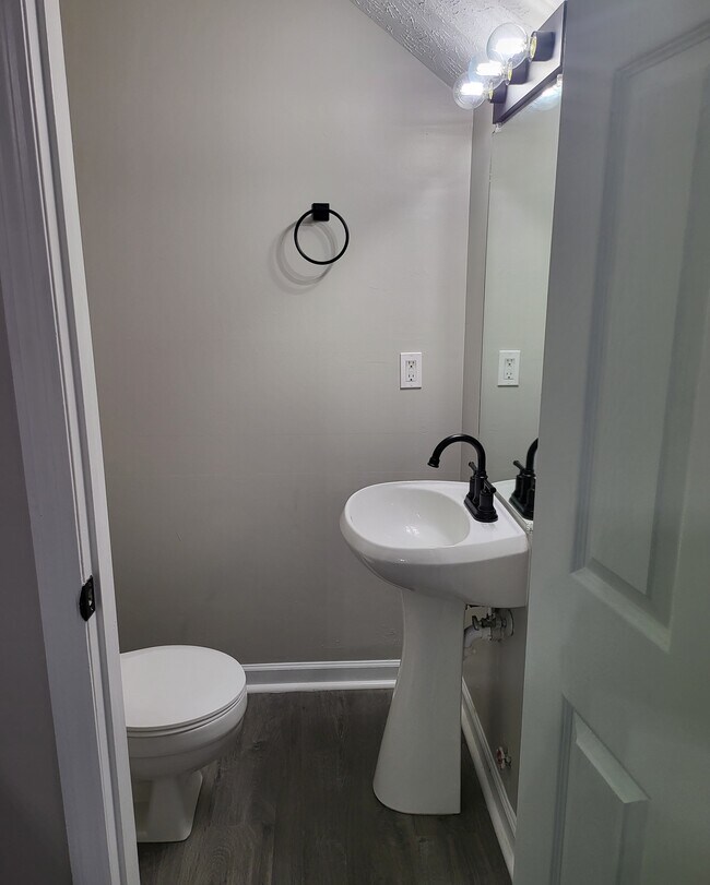 Building Photo - 5211 Crystal Ct