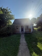 Building Photo - 19 Layne Ave