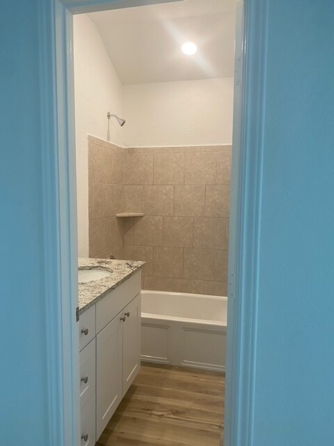 Foto del edificio - 8014 Chanting Bnd