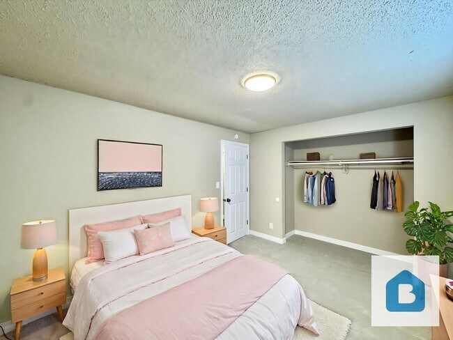 Building Photo - Newly Renovated 2 Bedroom/1 Bath! Option of TWO MONTHS FREE RENT!