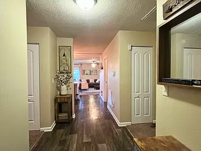 Foto del edificio - Picture-Perfect 3BR/2BA Lakefront Home in ...