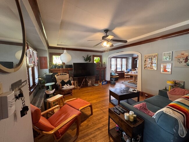 Living Room - 1939 N Cambridge Ave