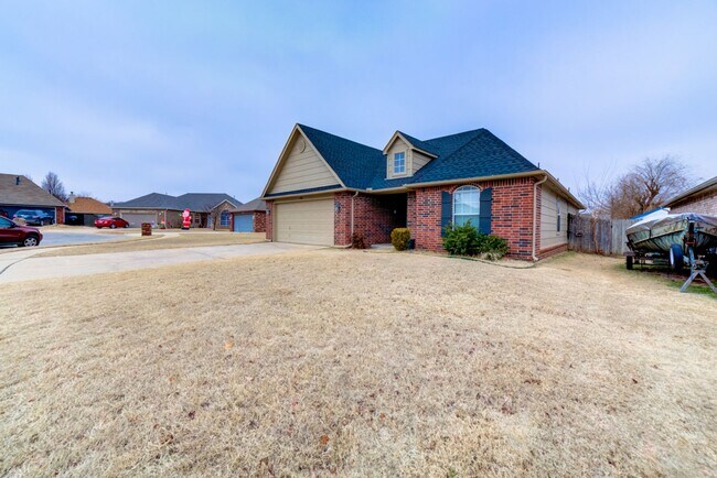 Building Photo - 3 Bed / 2 Bath STUNNING BROKEN ARROW HOUSE!!