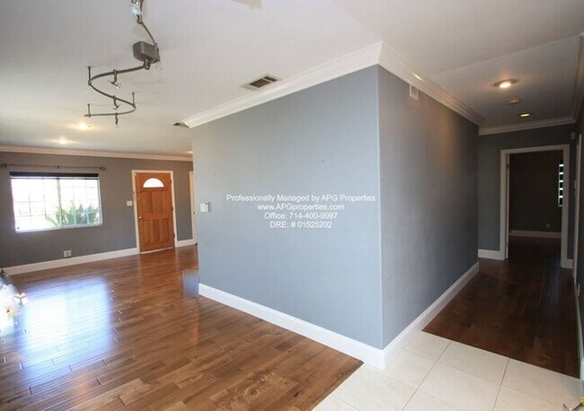 Building Photo - Attractive 4 bedroom / 2 bathroom home wit...