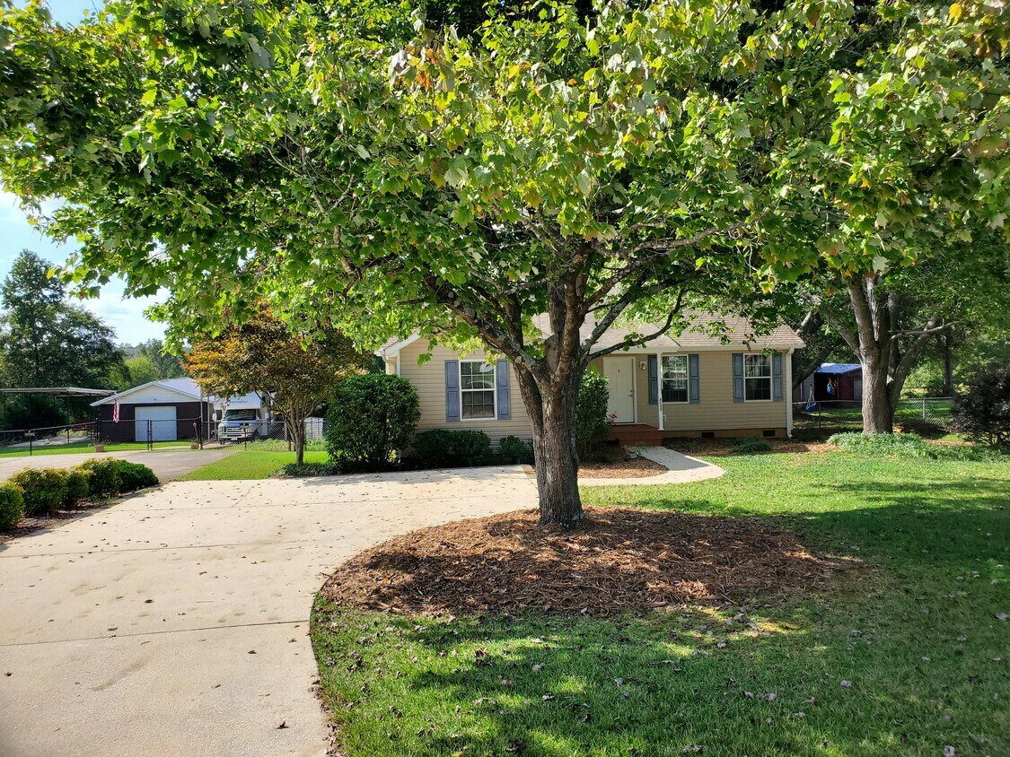 4033 Brookfield Dr, Seneca, SC 29672 House Rental in Seneca, SC