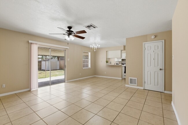 Foto del edificio - 13627 Greenway Dr