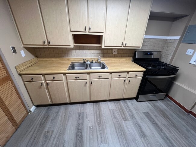 Building Photo - 7202 Sindall Rd