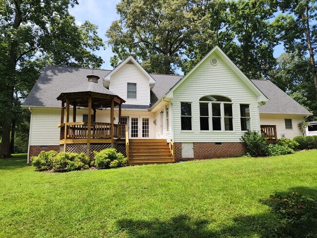 Building Photo - Incredible Spacious Home in Five Lakes!