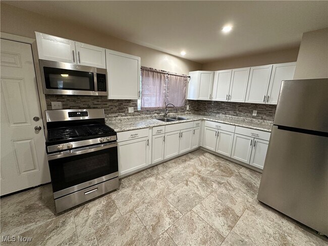 Building Photo - 3020 Northgate Ave