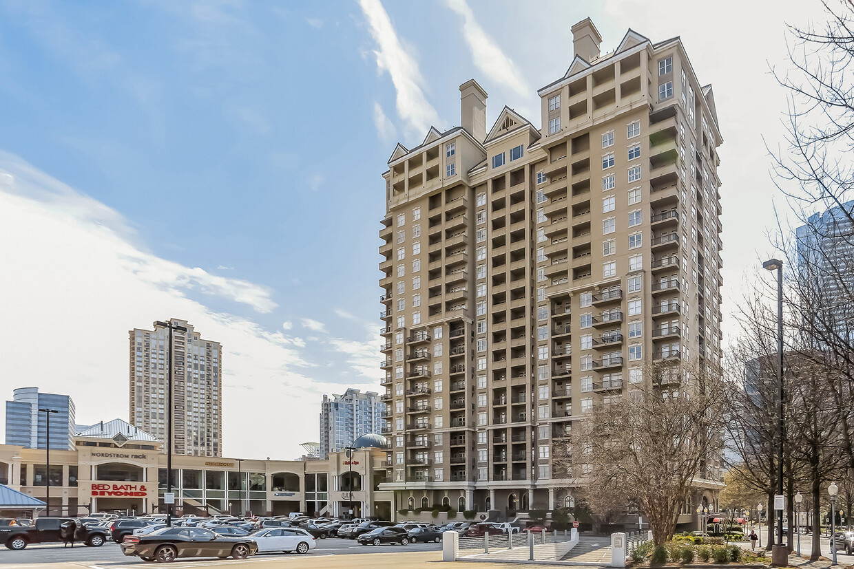 Foto principal - 3334 Peachtree Rd