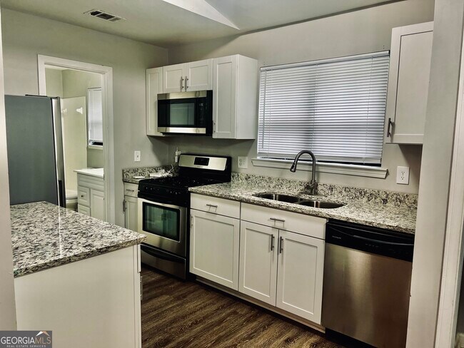Building Photo - 155 Meadowbrook Ct