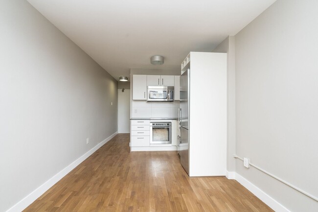 Building Photo - 730 St Clarens Ave