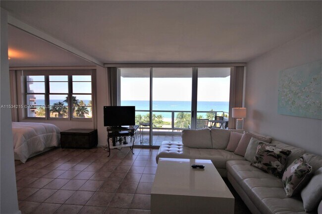 Foto del edificio - 5151 Collins Ave