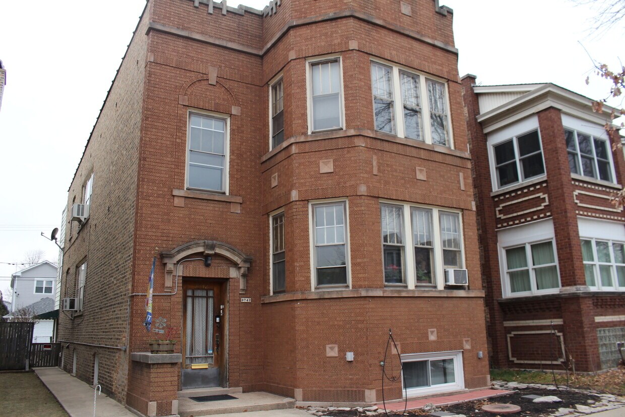 Primary Photo - 3742 N Richmond St