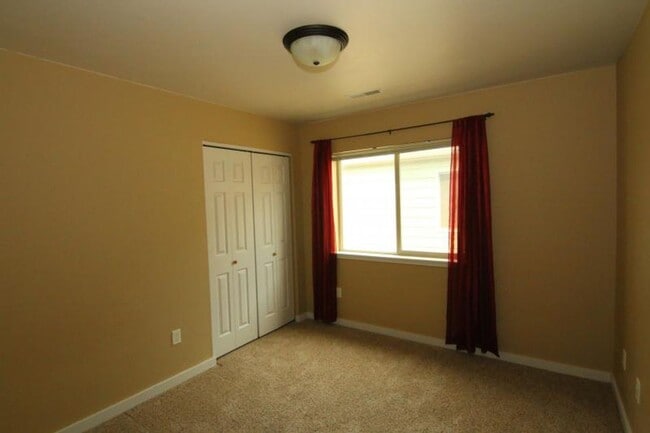Building Photo - 935 Forest Glen Dr