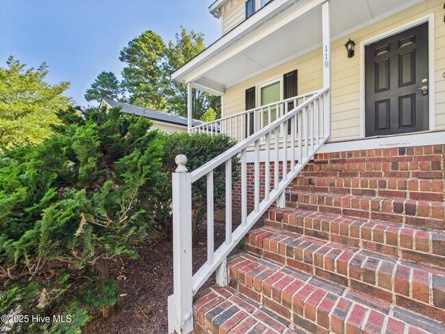 Foto del edificio - 115 Rock Pointe Ln