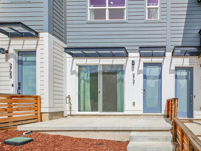 Foto del edificio - $2,550 - 2 Bed, 2.5 Bath Townhome in Broom...