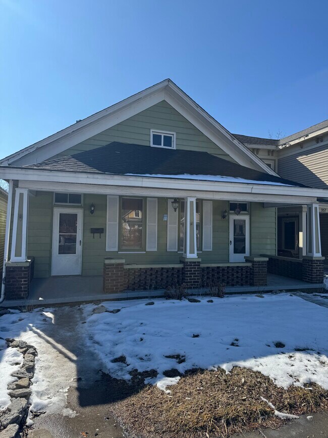 Foto del edificio - 953 W Main St