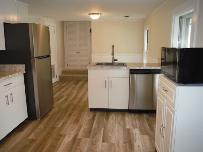 kitchen - 85 Bay St