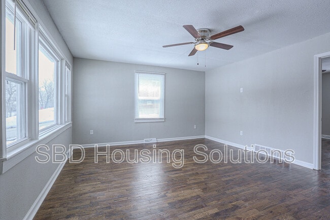 Foto del edificio - 312 N Ash Ave