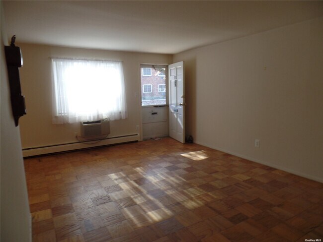 Building Photo - 170 Jervis Ave
