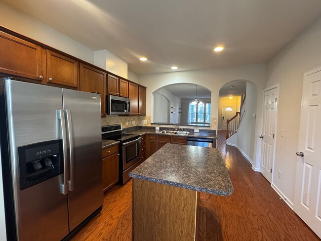 Building Photo - 2 Bedroom | 2.5 Bath Townhome in Greenbrie...