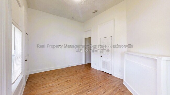 Foto del edificio - 2332 Moncrief Rd