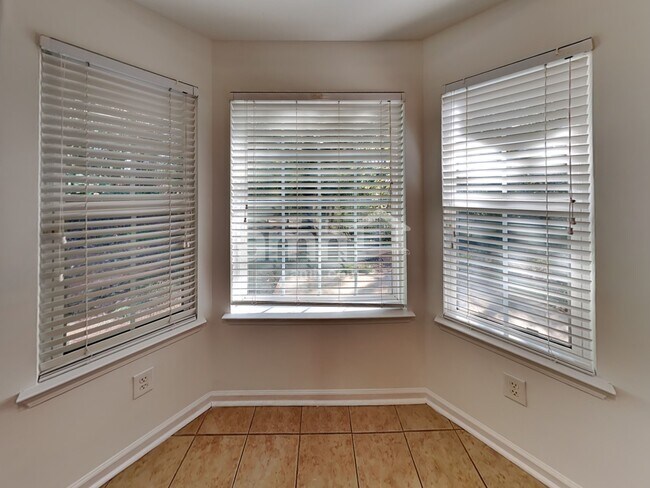 Foto del edificio - 5147 Scenic View Rd