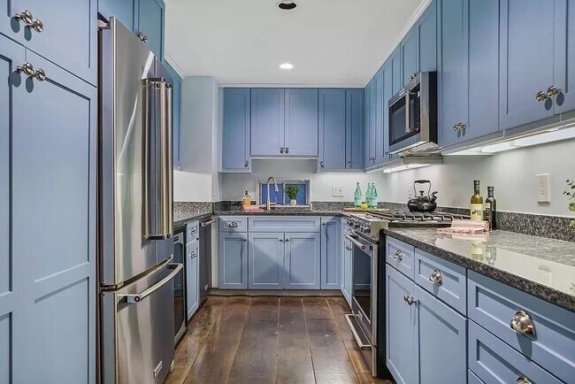 Building Photo - 45 Beacon St