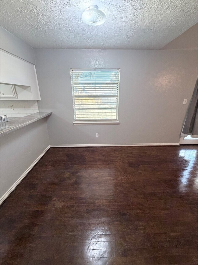 Foto del edificio - 1802 Oaklawn St