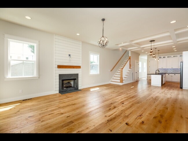 Building Photo - 1449 14th Ave S