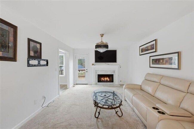 Building Photo - 638 Oberlochen Way