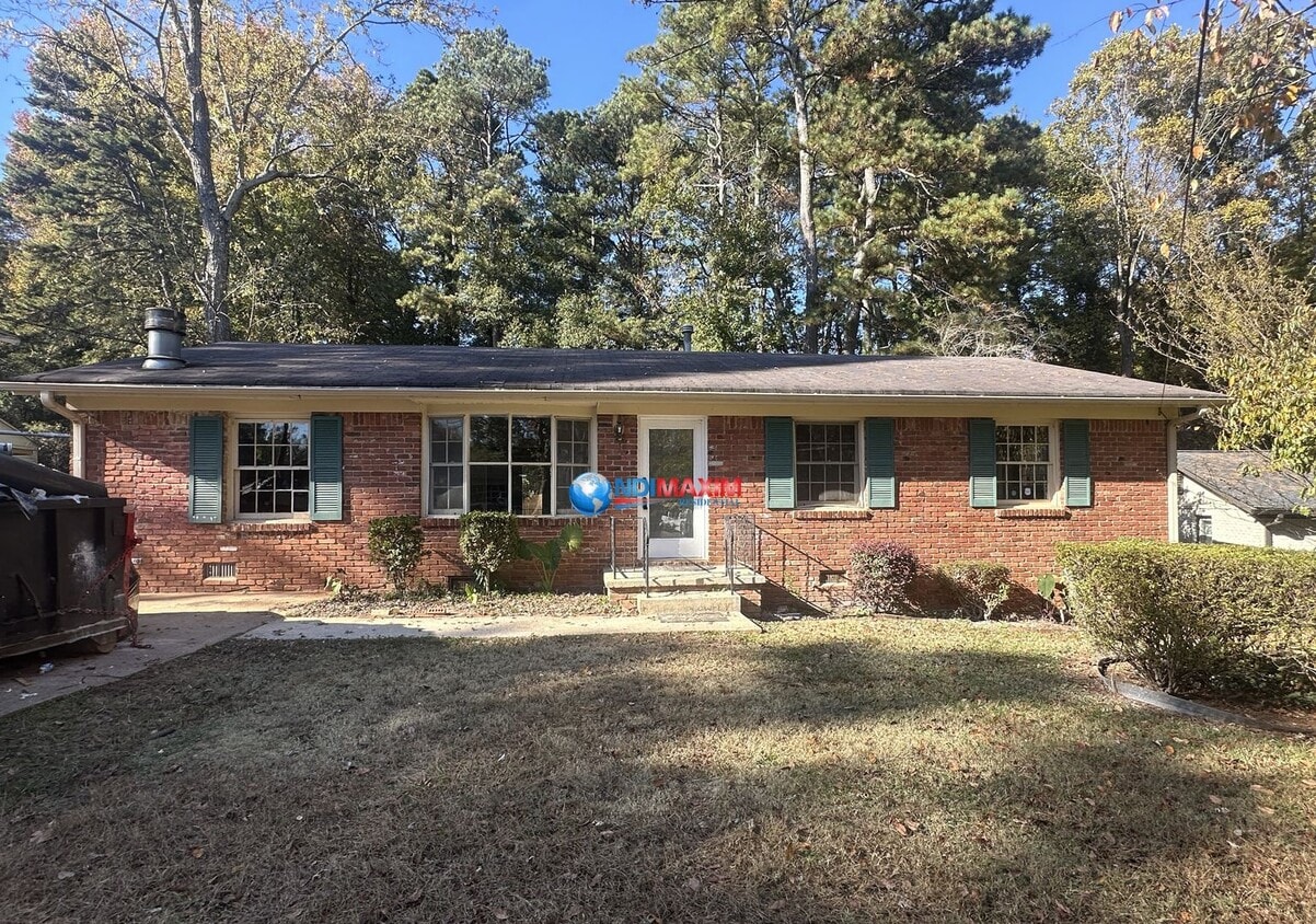 Primary Photo - Renovated 4-sided brick ranch in Tucker