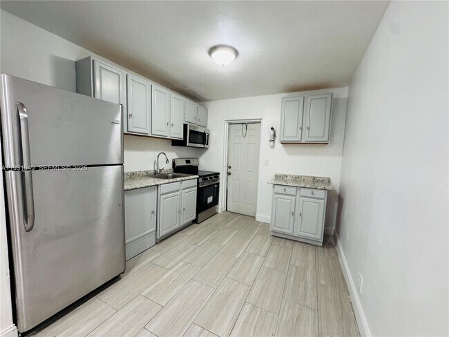 Foto del edificio - 631 NW 11th Ave