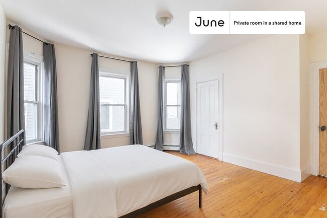 Building Photo - Room in Shared 5 bed/1 bath home
