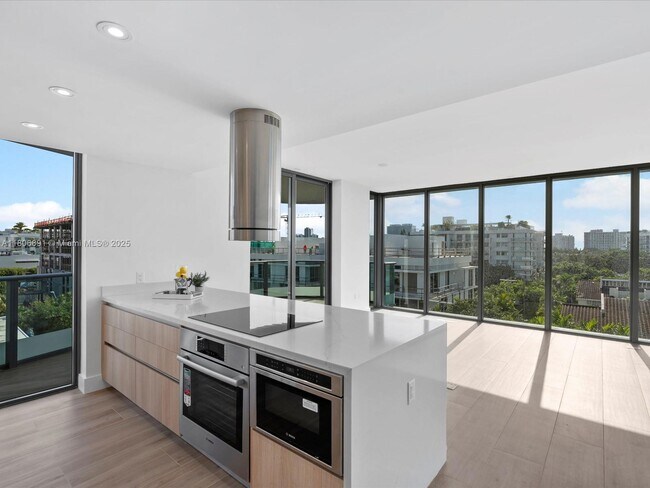 Foto del edificio - 9901 W Bay Harbor Dr