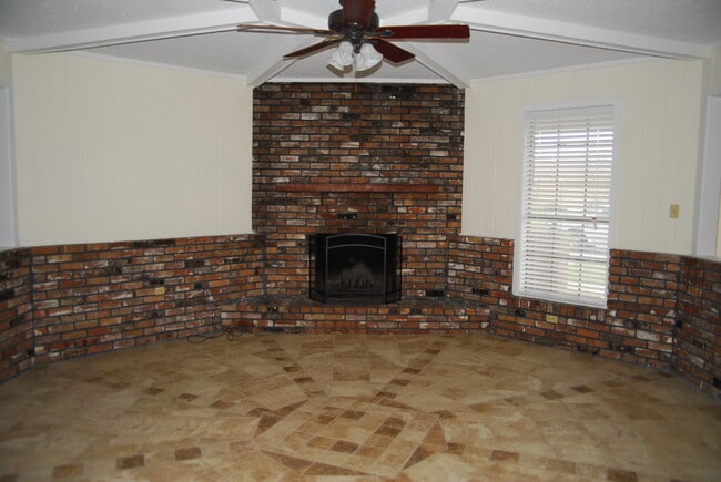 Building Photo - 104 Big Sky Dr