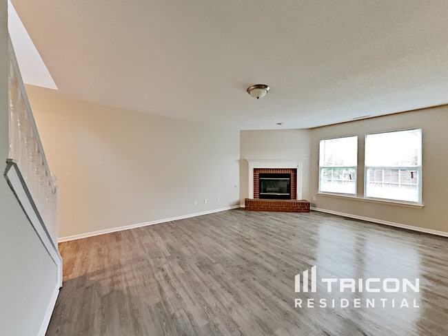 Building Photo - 2035 Southernwood Ln