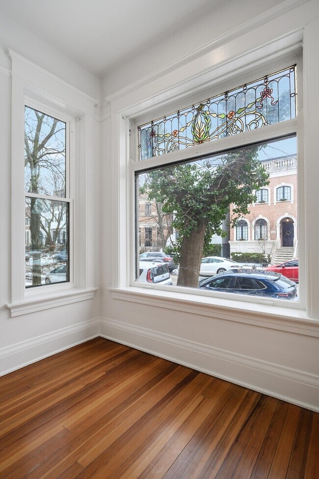 Foto del edificio - 1415 W George St