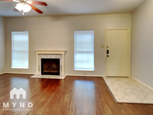 Foto del edificio - 2884 Holly Hall St
